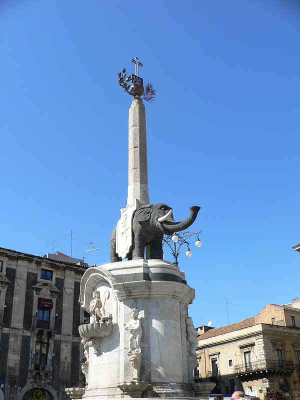 catania41.jpg (117297 bytes)