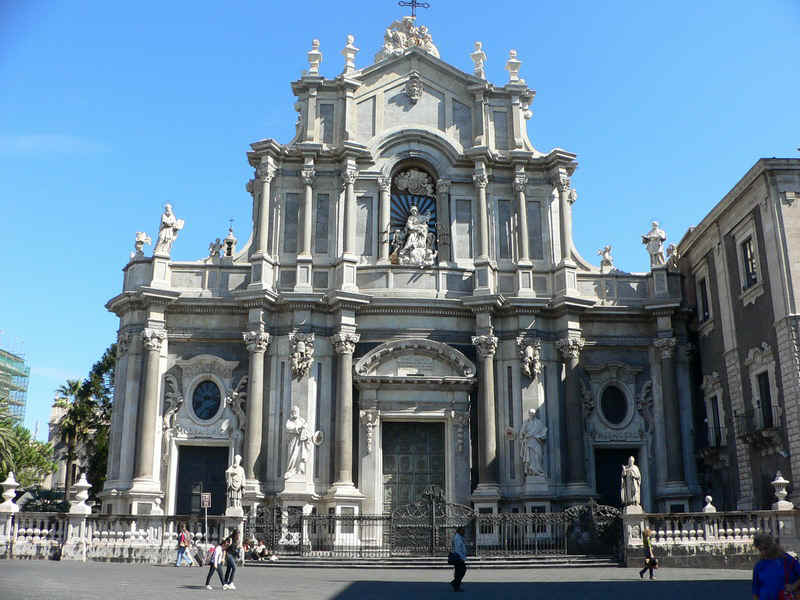 catania42.jpg (182019 bytes)