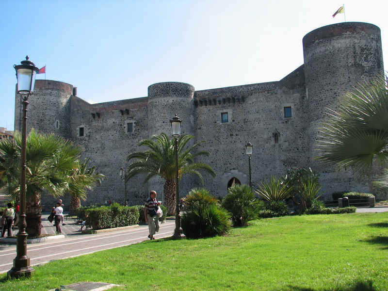 catania48.jpg (182139 bytes)