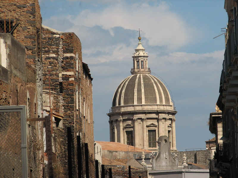 catania52.jpg (170461 bytes)