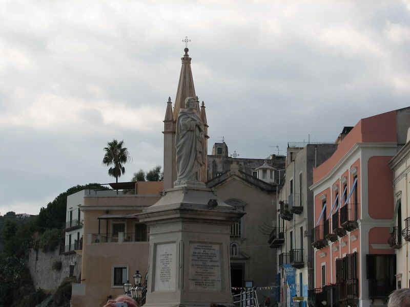 lipari4.jpg (106271 bytes)