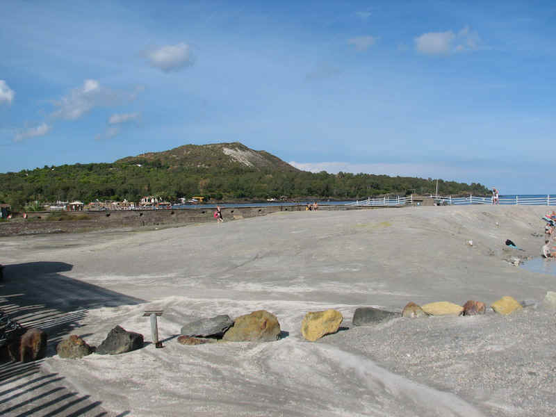 vulcano25.jpg (130616 bytes)