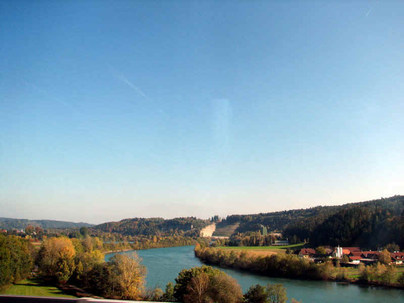 hazafele33.jpg (112407 bytes)