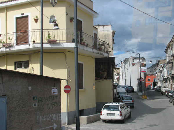 7032.jpg (93487 bytes)