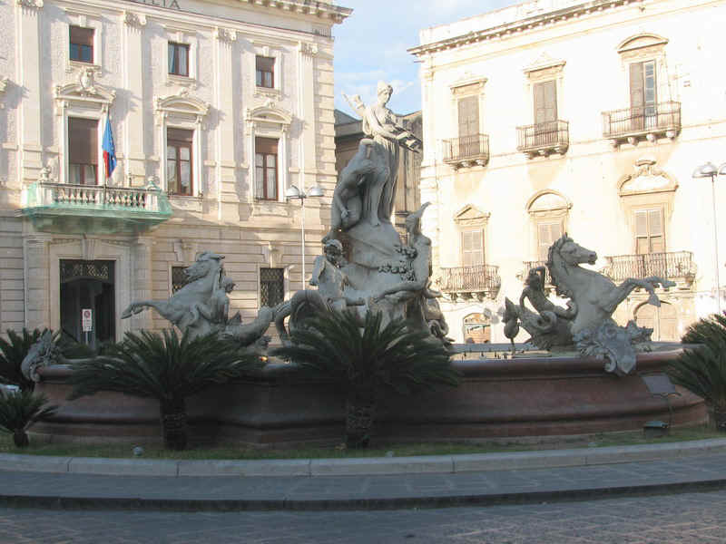 siracusa32.jpg (159151 bytes)