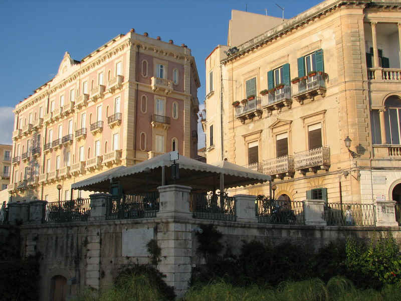 siracusa68.jpg (183514 bytes)