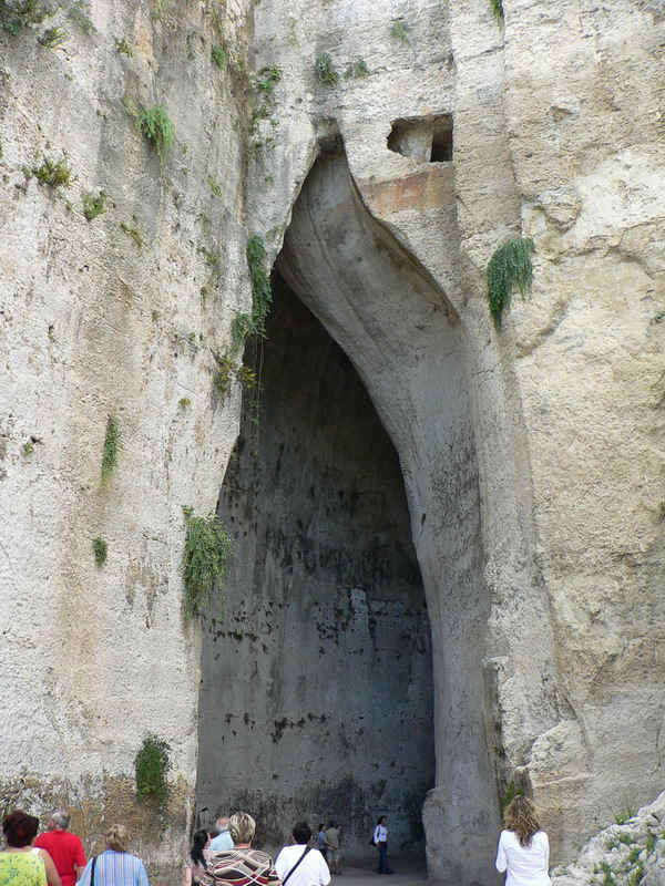 siracusa6a.jpg (232138 bytes)