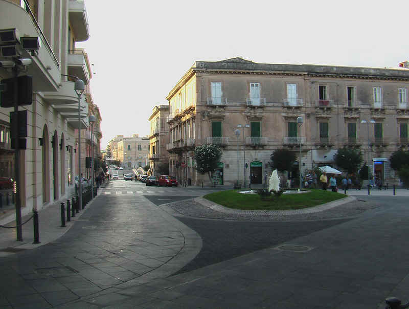 siracusa77.jpg (132155 bytes)
